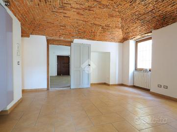 2 LOCALI A ROASIO