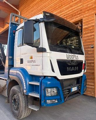MAN TGS con Schwarzmüller 3assi
