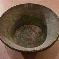 Antico vaso di rame per il latte e burro