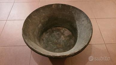 Antico vaso di rame per il latte e burro