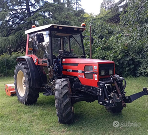 Trattore con lama da neve