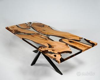 Tavolo castagno e resina epossidica