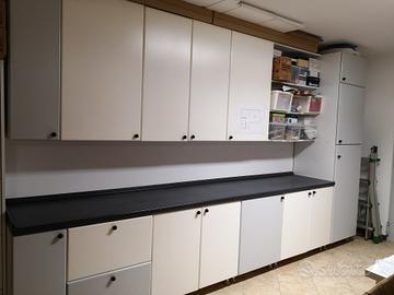 mobile x taverne o cantine grigio e bianco