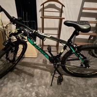 Mountain bike praticamente perfetta come nuova