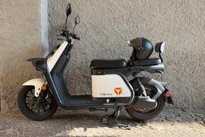 Scooter elettrico 125 y1S pro Yadea
