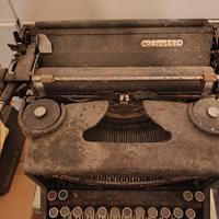 macchina da scrivere Olivetti 