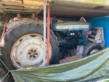 Trattore ford 4000