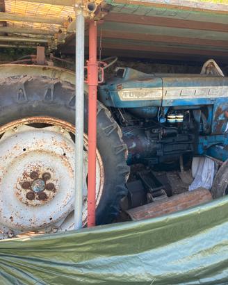 Trattore ford 4000