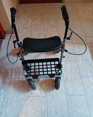 Deambulatore rollator pieghevole a 4 ruote