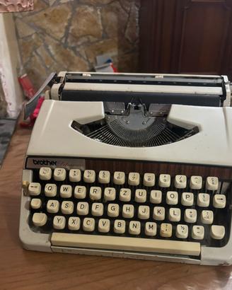 Macchina Da Scrivere BROTHER DELUXE 900