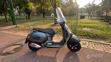 Vespa 300 Hpe Super Sport (10/2021) - Grigio opaco