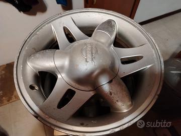 N. 05 cerchi in lega da 15" x nissan. 