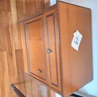 Piccolo comodino legno sportello cassetto