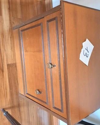 Piccolo comodino legno sportello cassetto