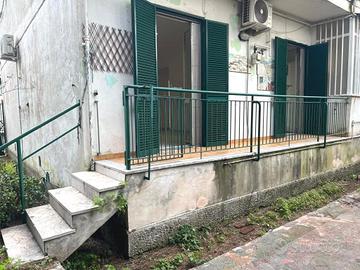 Via manzoni semindipendente con giardino