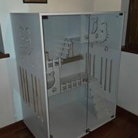Casetta grande in legno per gatti. 