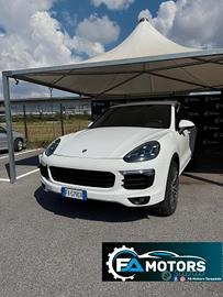 Porsche Cayenne 3.0 Diesel v6 - full optional!!!
