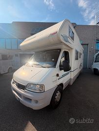 camper mansardato Adria coral con letto matrimonia