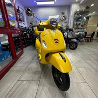 Piaggio GTS 300 Vespa super sport come nuova giall
