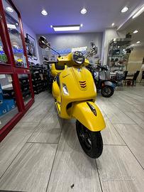 Piaggio GTS 300 Vespa super sport come nuova giall