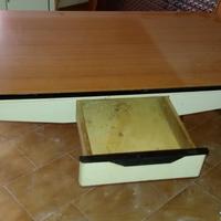 Tavolo da cucina con spianatoia
