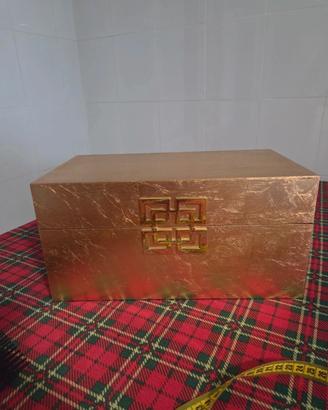 scatola  cm 34x18 in legno  dorato 