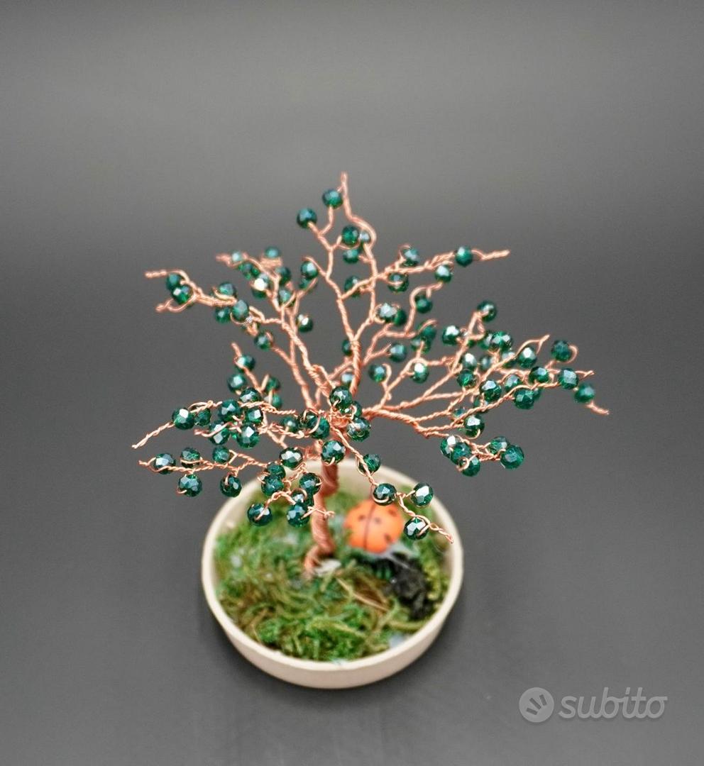 LETTO MATRIMONIALE IN Ferro Batt. Pelle Capitonne' Vera Foglia Argento