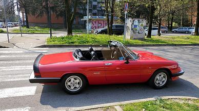 Alfa Romeo Duetto 1570 Rosso