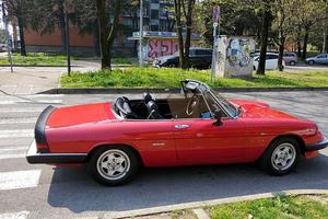 Alfa Romeo Duetto 1570 Rosso