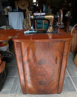 Macchina da cucire HELVETIA Vintage Arredo Antico