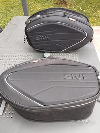 Borse per moto Givi