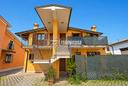 bilocale-primo-piano-con-balcone-posto-auto-e-sen