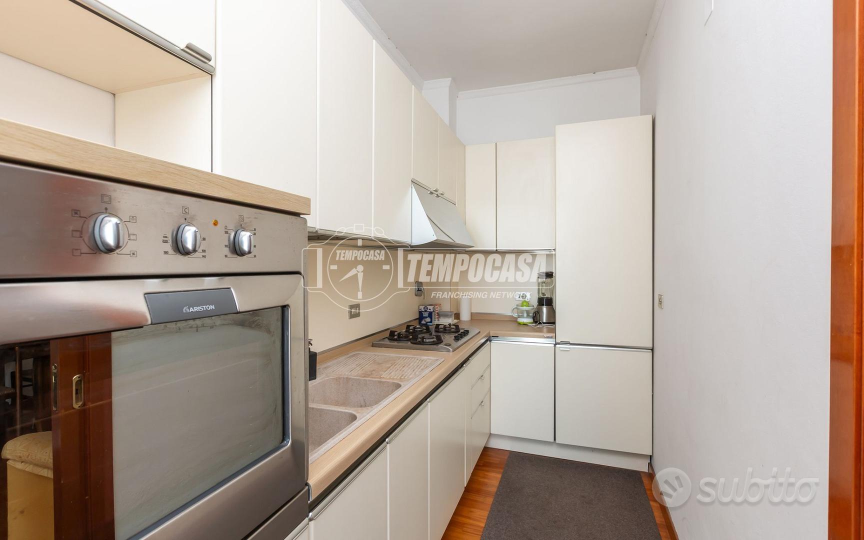 AMPIO TRILOCALE DI 107 MQ CON TERRAZZI E DOPPI SER - Vista 3
