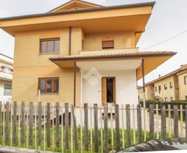 VILLA SINGOLA A CITTADUCALE