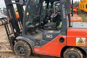 Muletto Toyota  8DF DF 30  30 ql