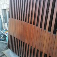 cancello in ferro rivestito in legno