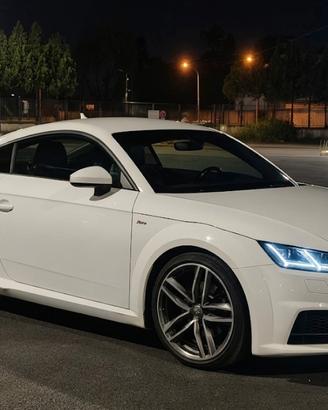 Audi TT MK3 2.0 TDI S-Line