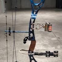 Arco compound Bowtech Commander 2008 60# completo