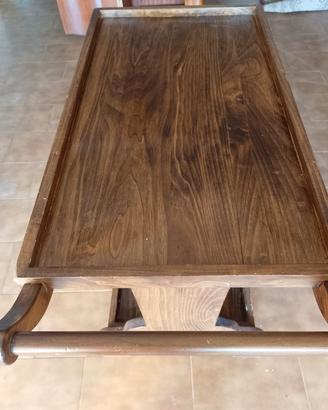 vassoio in legno con porta bevande