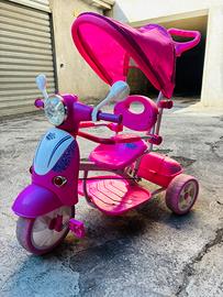 triciclo passeggino a forma di scooter rosa