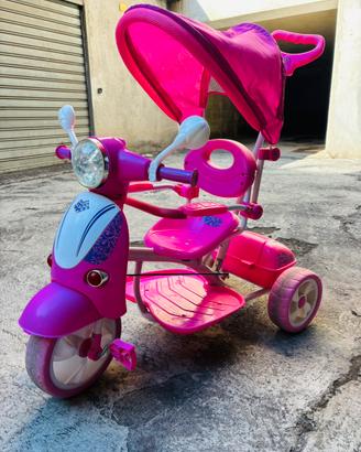 triciclo passeggino a forma di scooter rosa