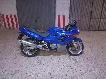 Moto Suzuki GSX 600F