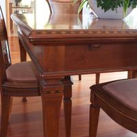 Tavolo in stile classico in legno