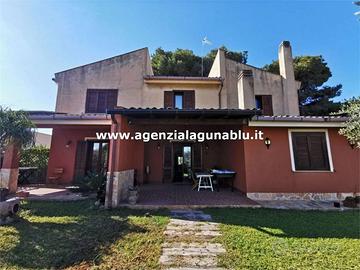 Villa 300 mq con giardino privato