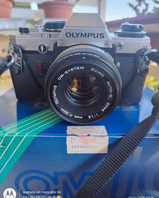 Macchina fotografica Olympus OM 10 