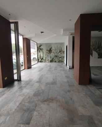 Loale commerciale zona anfiteatro