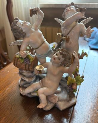 Gruppo in porcellana Capodimonte 3 putti musicanti
