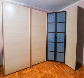 Armadio ad angolo modulare con cabina armadio