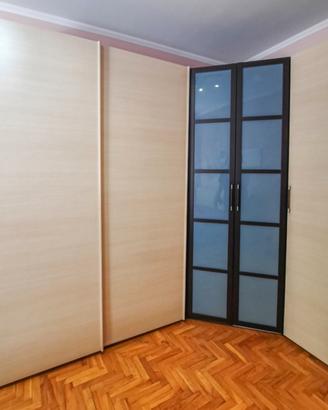 Armadio ad angolo modulare con cabina armadio