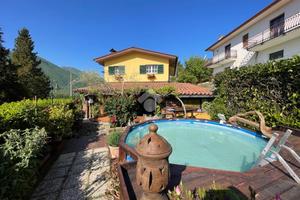 CASA SEMINDIPENDENTE A ATINA